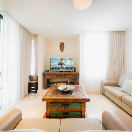 2 Bedroom Condo With Pool In The Center Of Playa Del Carmen - Anah Playa